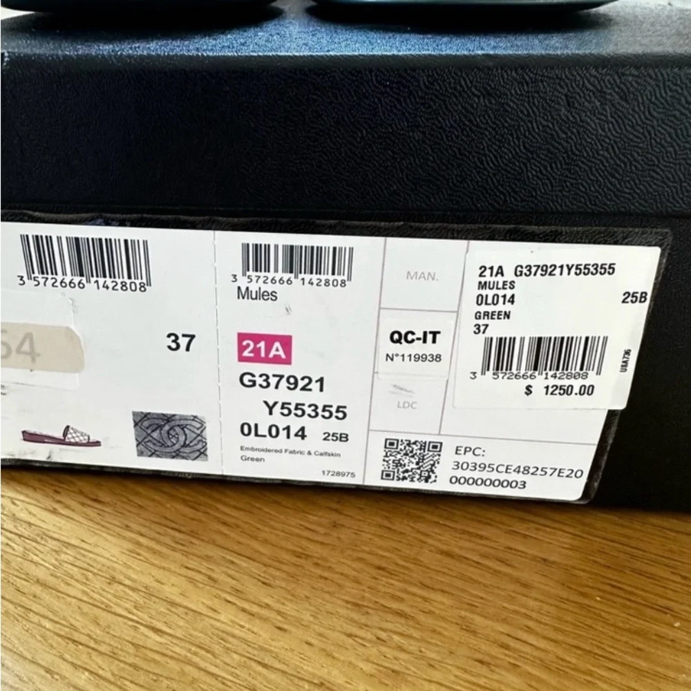 Chanel Blue Quilted Sandals with Iconic Logo - Picture 3 of 3